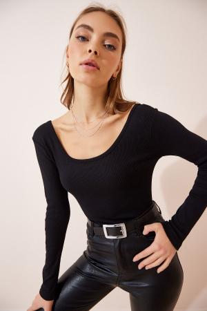 Ribbed Knitted Sweater with Neck