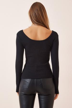 Ribbed Knitted Sweater with Neck
