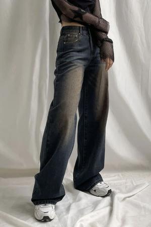 loose jeans