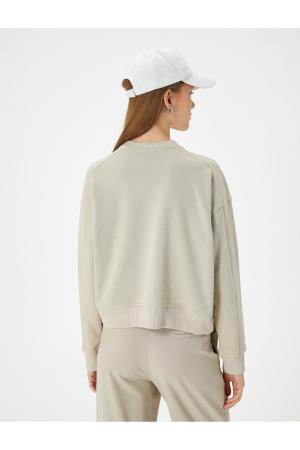 Sweatshirt
