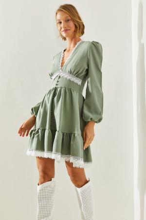 Women's dress with ruffle skirt
