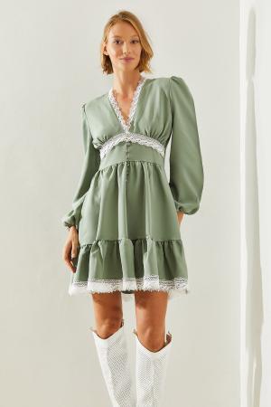 Women's dress with ruffle skirt