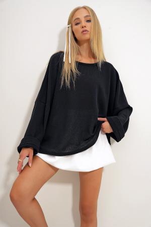 Women's collared sweatshirt