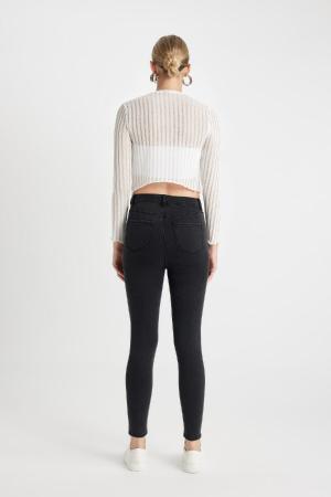 Skinny Leg Basic Jeans